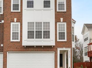 25964 Priesters Pond Dr, Chantilly, VA 20152