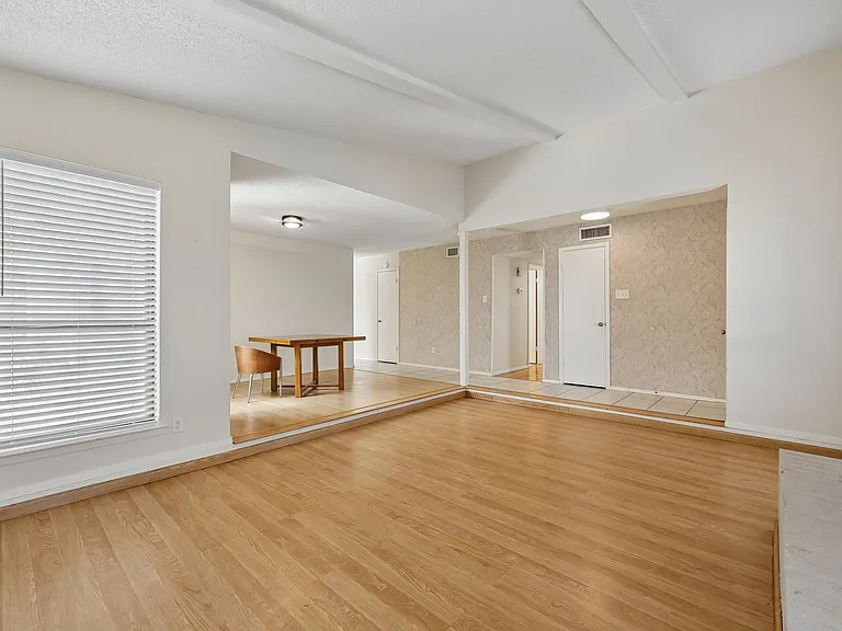 2604 Winding Creek Dr — Photo 6