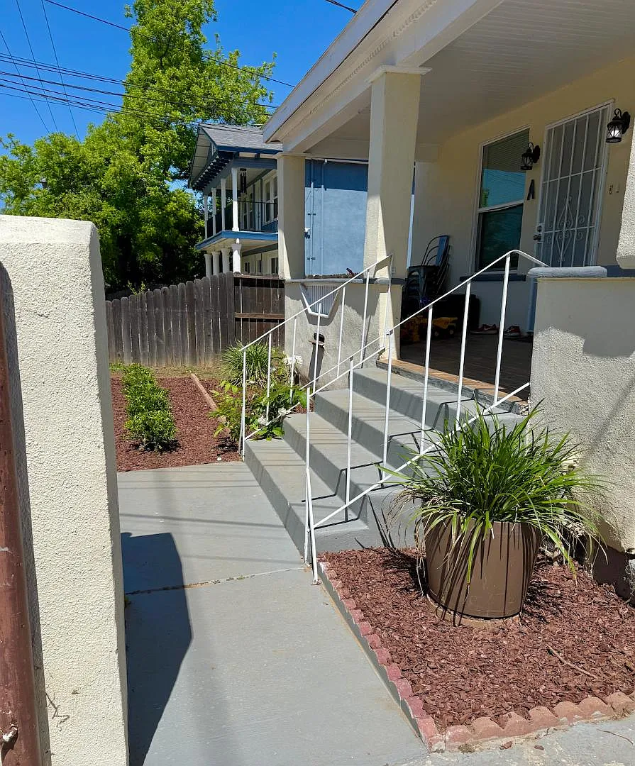 3115 42nd St - C — Photo 3