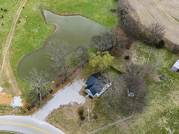 4th image of 102 Schweizer Rd