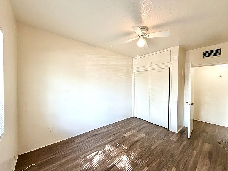 Dodge Fairmount Apartments — Photo 9
