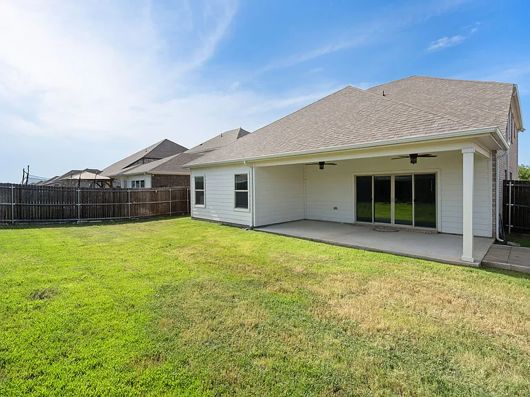 148 Lisa Ln — Photo 32