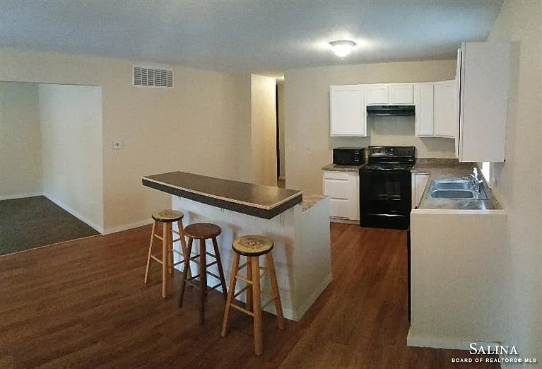 3 bed, 1100 sqft, $1,300 — Photo 4