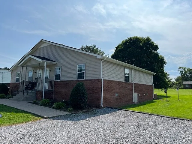 3 bed, 1.5 bath, 1100 sqft, $1,425 — Photo 1