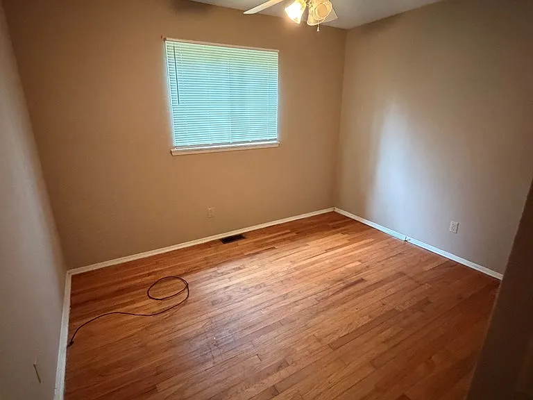 3227 Urban Ave — Photo 9