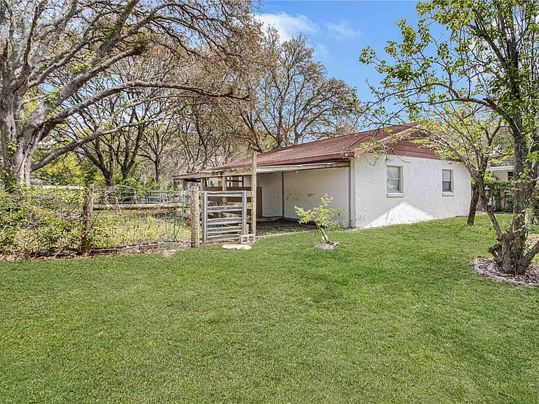 8225 E Highway 25 — Photo 12