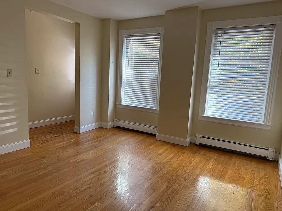 18 Holmes St #1