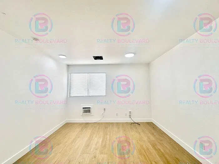 Studio, 241 sqft, $650 — Photo 4