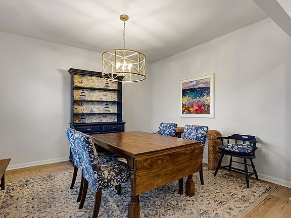 4th image of 833 St. Albans Loop