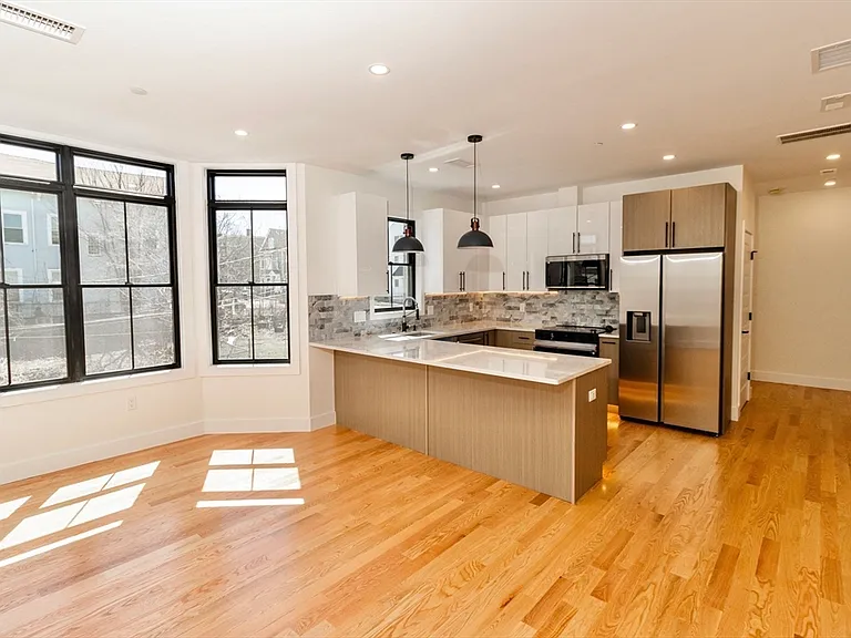 30 Clifton St #30C — Photo 2