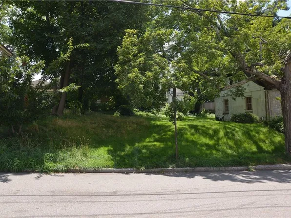 154 Colonial Rd, Providence, RI 02906
