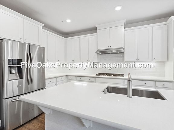 2nd image of 6504 Primavera Ln
