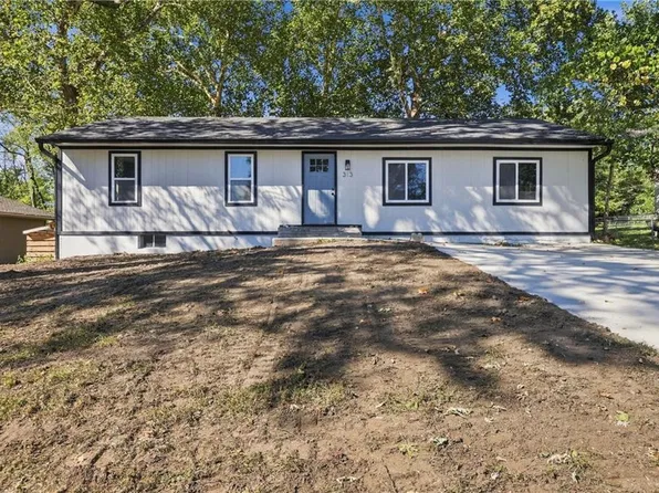 313 Clearview Dr, Pleasant Hill, MO 64080