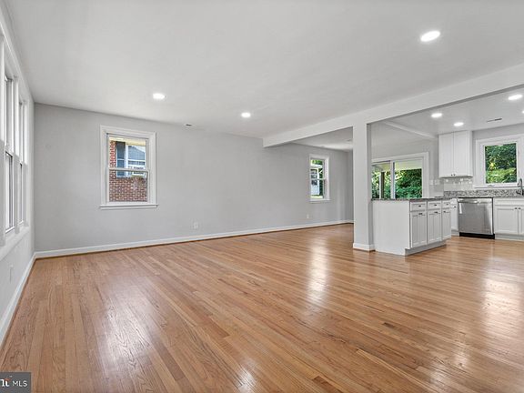 4th image of 203 Elpin Dr E