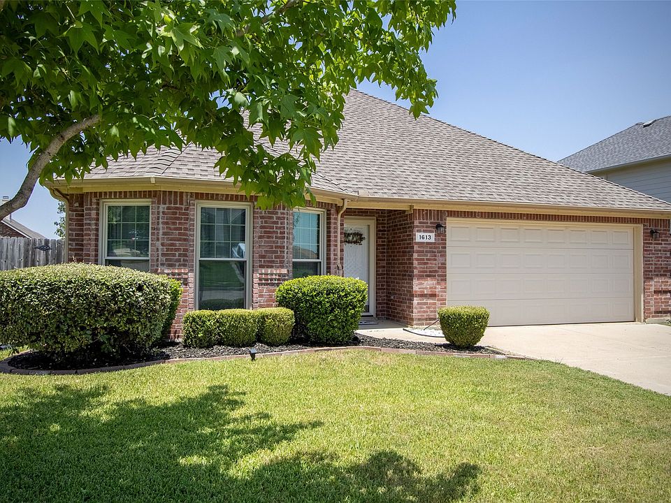 1st image of 1613 Cowtown Dr