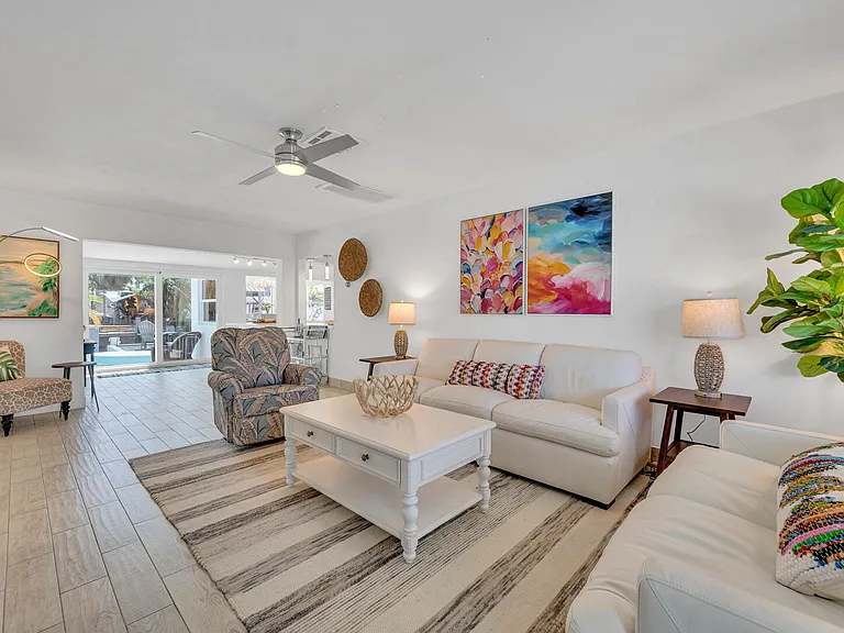 Mango Isle — Photo 2