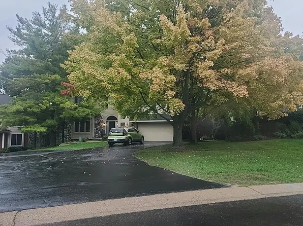 2655 Elizabeth Ln, West Bloomfield, MI 48324