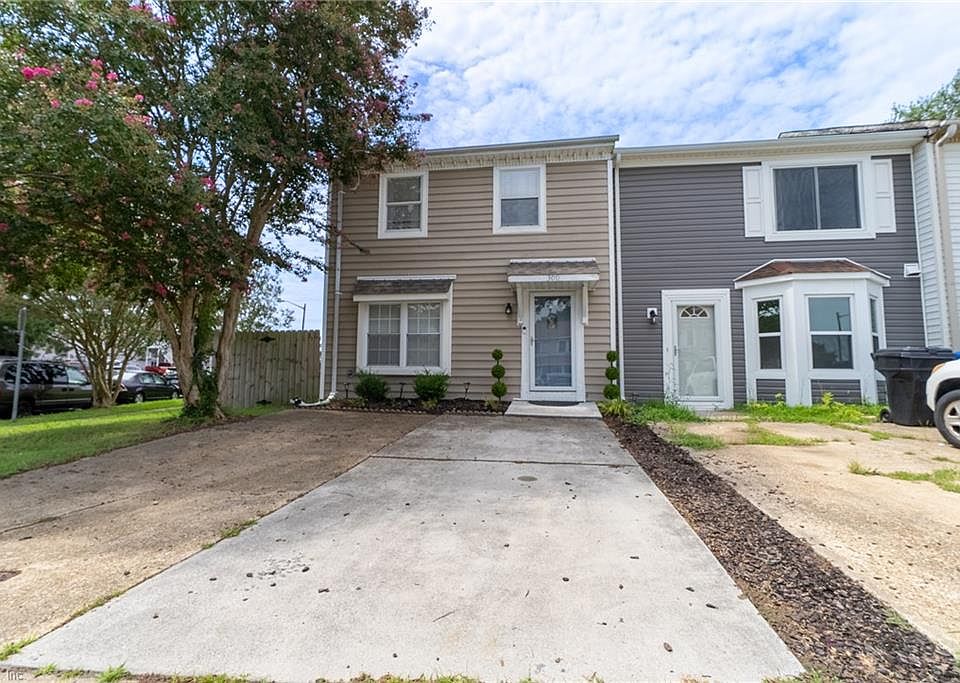 1st image of 300 Harrier St