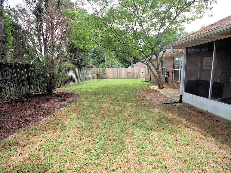 704 Becky Thatcher Ct — Photo 37
