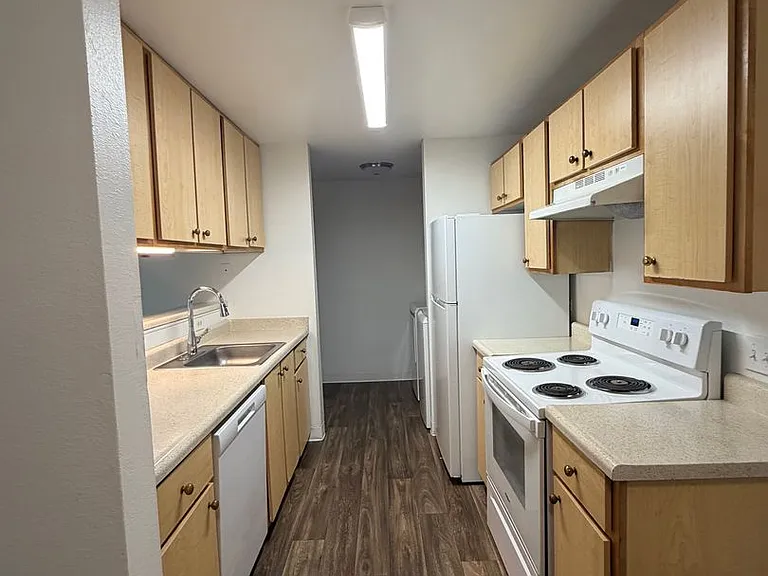16924 SE Powell Blvd #28 — Photo 6