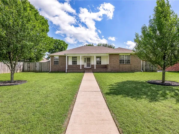 3103 NW 3rd St, Bentonville, AR 72712