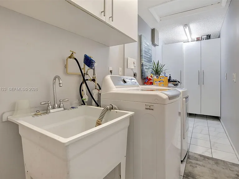 5320 SW 21st Ct — Photo 40