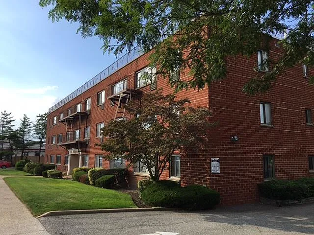 Fairfield Estates at Rockville Centre — Photo 3