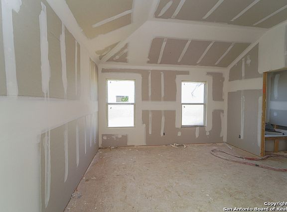 2nd image of 13527 Sendero Roble