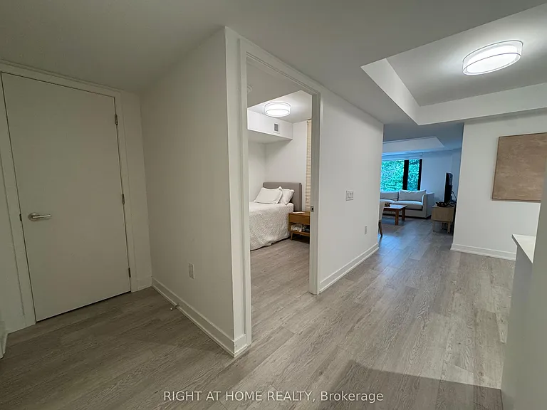 3 Strathgowan Ave #318 — Photo 26