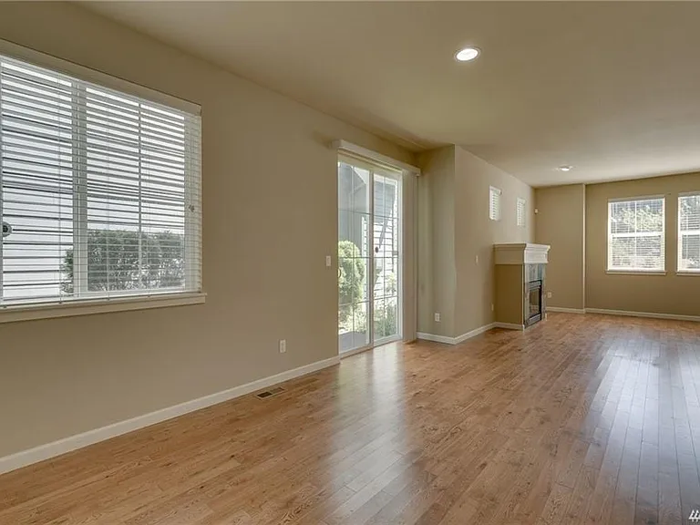 386 NE Denny Way — Photo 17