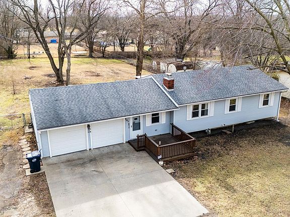 2nd image of 341 NE Monhollon Dr