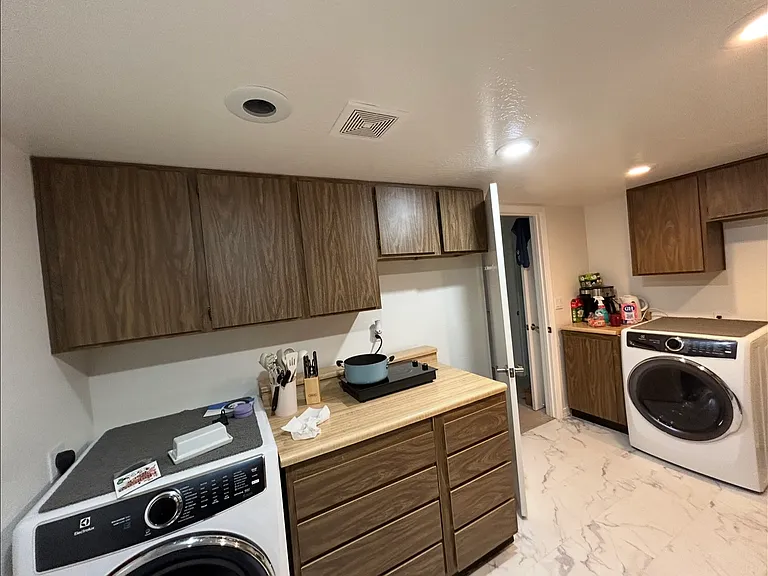 212 E Ridge Ln — Photo 9