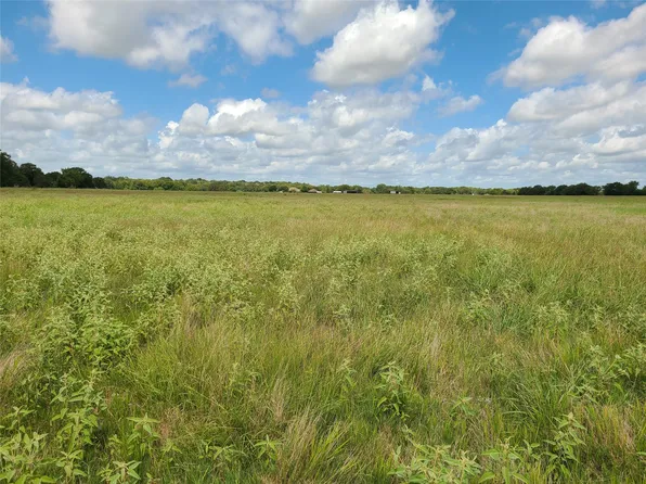 2245 Oakland Rd, Schulenburg, TX 78956