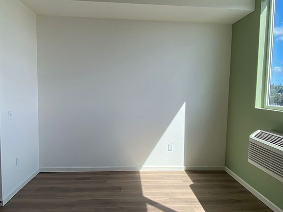 5th image of 310 Capitol Way N #306