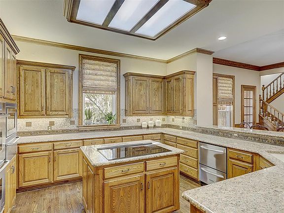 5th image of 4703 Cresthaven Dr