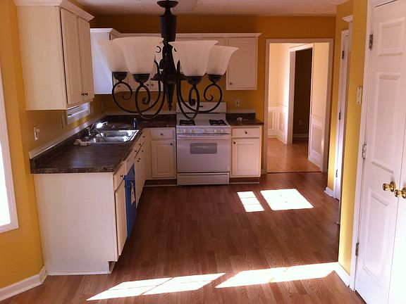 3rd image of 625 Waltman Point Pl