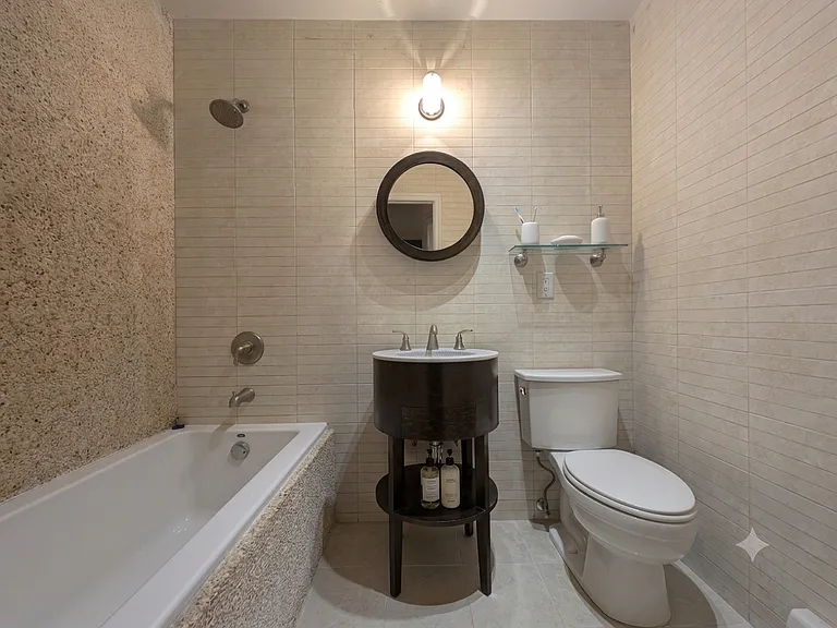 764 Hart St #2R — Photo 6
