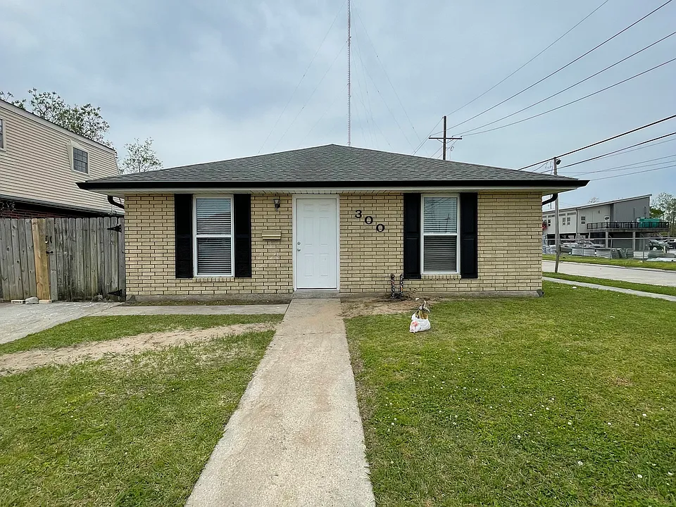 300 E Magnolia Dr
