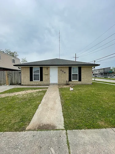 300 E Magnolia Dr Photo 1
