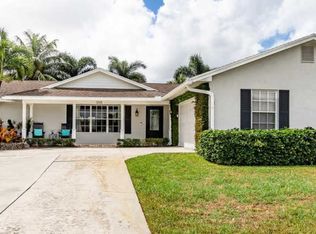 1205 Essex Dr, Wellington, FL 33414