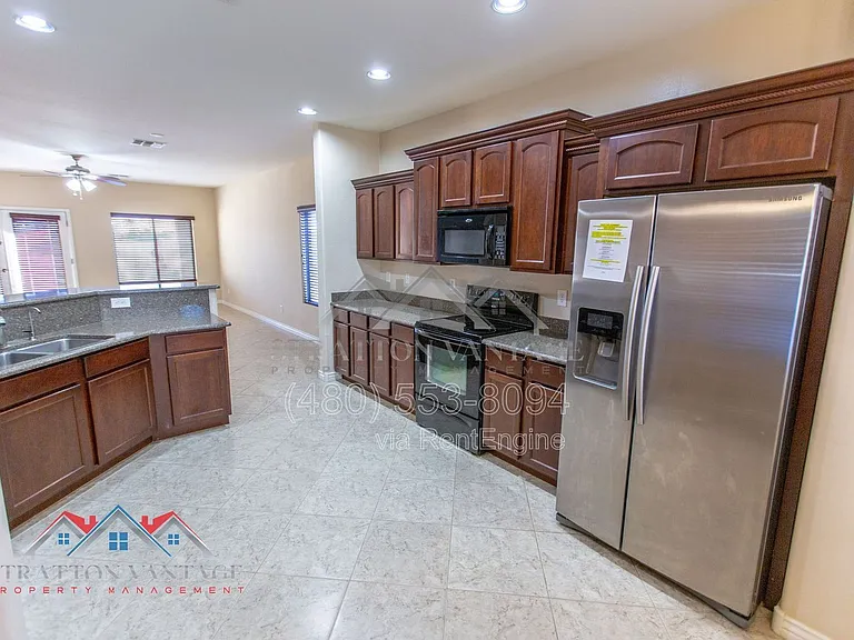 11751 W Daley Ln — Photo 13