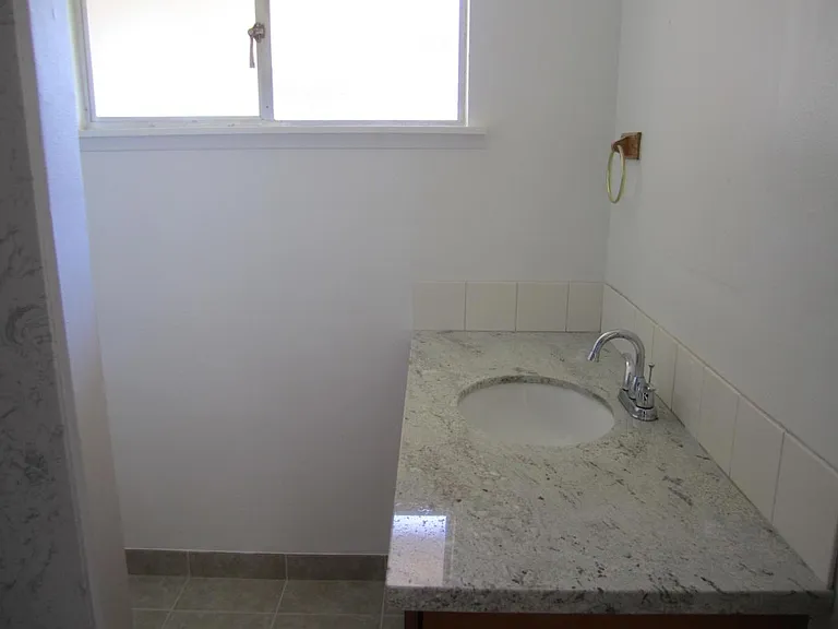 2128 NE 6th Ct — Photo 11