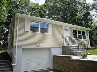 129 Iroquois Rd, Cumberland, RI 02864