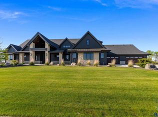 1824 Tom Sawyer Trl, Harrisburg, SD 57032