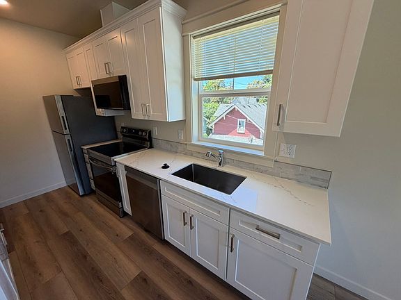 4th image of 357 W Broadway Aly #357-8