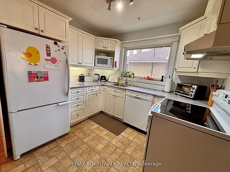 625 Clarke Ave — Photo 2