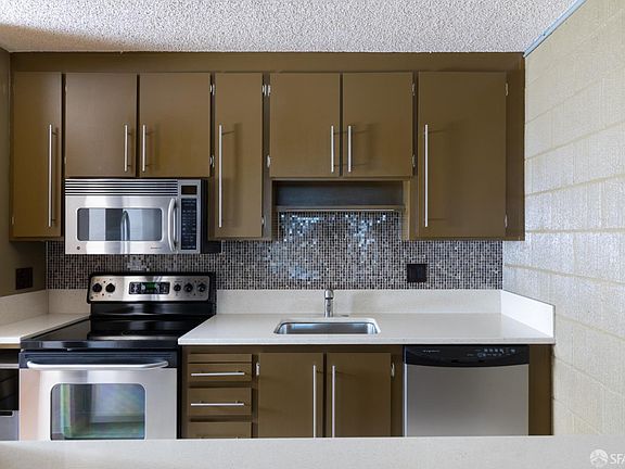5th image of 1 Kelton Ct APT 1E