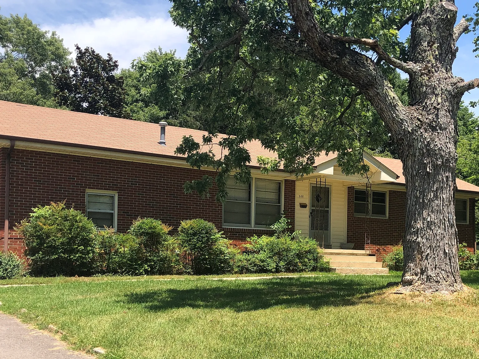 2 bed, 1600 sqft, $1,400 — Photo 1