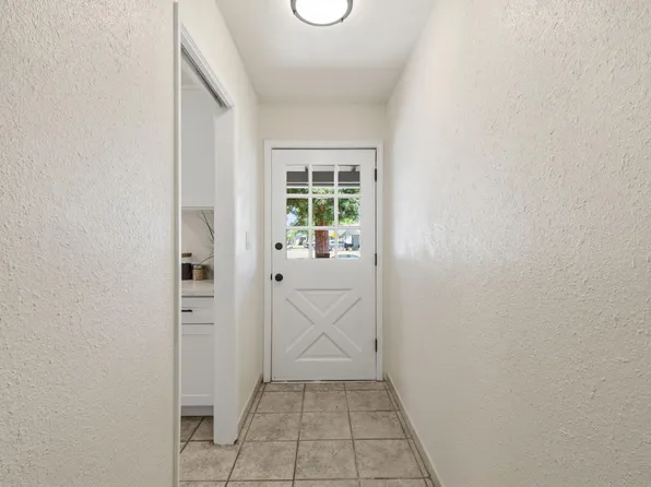 6650 Hogan Dr, Sacramento, CA 95822