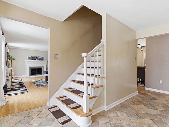 4th image of 1800 Murdstone Rd